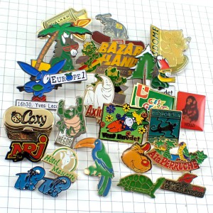 フランス ピンズ 雑貨 ヴィンテージ ピンバッジまとめて24個セット まとめ売り 大量 フレンチ ビンテージ 広告 鳥オウム馬テントウ虫など