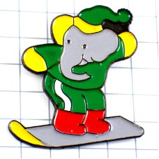 ピンバッジ・スノボする絵本ぞうのババール象キャラクター BABAR