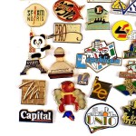 フランス ピンズ 雑貨 ヴィンテージ ピンバッジまとめて50個セット まとめ売り 大量 フレンチ ビンテージ 広告 モニター画面２パンダとエッフェル塔など