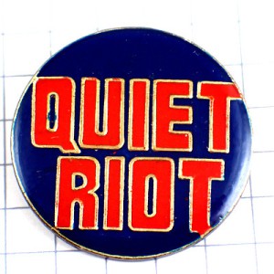 ピンバッジ・クワイエットライオット音楽ヘビメタ系 QUIET-RIOT