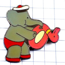 ピンバッジ・ぞうのババールと家鴨アヒルの浮き輪 BABAR