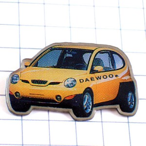 ピンバッジ・GM大宇オレンジ色の車 DAEWOO MATIZ  GENERAL-MOTORS