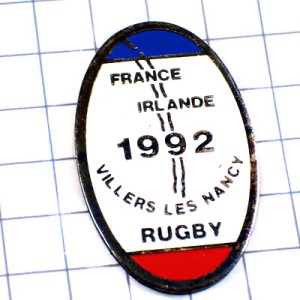 ピンバッジ・ラグビー大会フランス対アイルランド青白赤トリコロールの球 FRANCE-IRLANDE IRELAND RUGBY