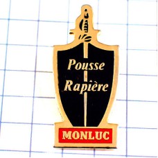 ピンバッジ・フェンシング剣と黒い盾モンリュック酒 POUSSE-RAPIERE MONLUC ARMAGNAC FRANCE