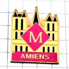 ピンバッジ・アミアンの建物「Ｍ」アルファベット