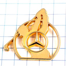 ピンバッジ・メルセデスベンツとゴルファー車ゴールド金色 MERCEDES-BENZ GERMANY