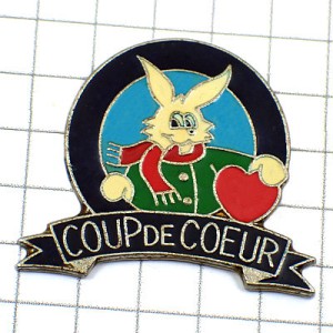 ピンバッジ・ハートを持ったウサギ兎マフラー赤 COUP-DE-COEUR RABBIT FRANCE