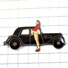 ピンバッジ・シトロエン黒い車セクシーショートパンツ女の子 CITROEN-TRACTION CITROEN FRANCE