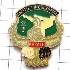 ピンバッジ・空手のキックや拳 KARATE LINGOLSHEIM FRANCE