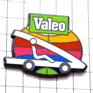 ピンバッジ・ヴァレオ車に乗る人 VALEO FRANCE