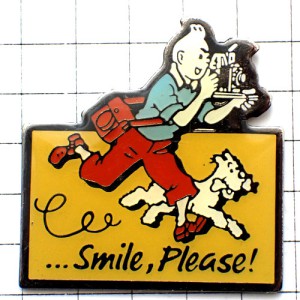 ピンバッジ・タンタンとスノウィ写真カメラマン漫画ミールー犬テリア TINTIN MILOU SMILE-PLEASE