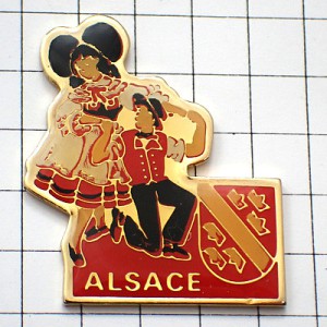 ピンバッジ・アルザス地方ダンス民族衣装で踊り民族舞踊と紋章 ALSACE