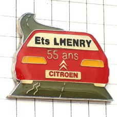 ピンバッジ・灰色の道路シトロエン赤い車の後ろ姿５５年 CITROEN FRANCE