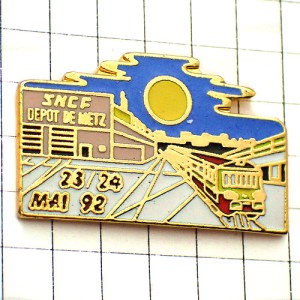 ピンバッジ・満月と鉄道ＳＮＣＦの駅