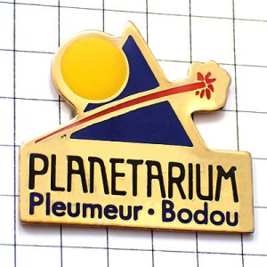 ピンバッジ・プラネタリウム流れ星と満月と三角 PLANETARIUM PLEUMEUR-BODOU FRANCE