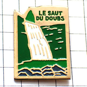 ピンバッジ・緑の中の滝 LE-SAUT-DU-DOUBS FRANCE