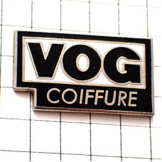 ピンバッジ・美容院ＶＯＧ黒い文字 VOG-COIFFURE MAGAZINE FRANCE