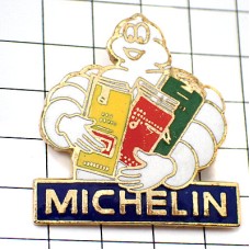 ピンバッジ・ミシュランガイドを持つビバンダムくん本３冊 MICHELIN BIBENDUM GUIDE FRANCE