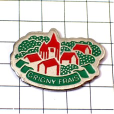 ピンバッジ・赤い屋根の村 GRIGNY FROMAGE FRANCE