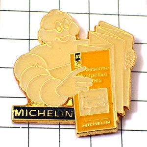 ピンバッジ・ミシュランガイドを持つビバンダム本ビブ MICHELIN GUIDE MAP BIBENDUM FRANCE