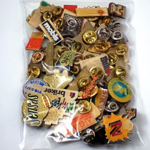 フランス ピンズ 雑貨 ヴィンテージ ピンバッジまとめて50個セット まとめ売り 大量 フレンチ ビンテージ 広告 センサス釣り針リス銀行ボルビックなど