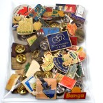 フランス ピンズ 雑貨 ヴィンテージ ピンバッジまとめて50個セット まとめ売り 大量 フレンチ ビンテージ 広告 アルファベットＤピエロ赤十字など