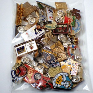 フランス ピンズ 雑貨 ヴィンテージ ピンバッジまとめて50個セット まとめ売り 大量 フレンチ ビンテージ 広告 ニンジン国旗アメリカ本ランナー黄色い車カンヌ映画祭など