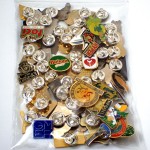 フランス ピンズ 雑貨 ヴィンテージ ピンバッジまとめて50個セット まとめ売り 大量 フレンチ ビンテージ 広告 ブイトーニ長靴オートバイ男の子など