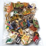 フランス ピンズ 雑貨 ヴィンテージ ピンバッジまとめて50個セット まとめ売り 大量 フレンチ ビンテージ 広告 ブイトーニ長靴オートバイ男の子など