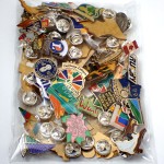 フランス ピンズ 雑貨 ヴィンテージ ピンバッジまとめて50個セット まとめ売り 大量 フレンチ ビンテージ 広告 サンダル船イルカ地球ゾウ赤い車カナダ乙女座など