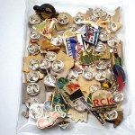 フランス ピンズ 雑貨 ヴィンテージ ピンバッジまとめて50個セット まとめ売り 大量 フレンチ ビンテージ 広告 サンダル船イルカ地球ゾウ赤い車カナダ乙女座など