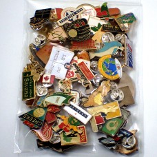 フランス ピンズ 雑貨 ヴィンテージ ピンバッジまとめて50個セット まとめ売り 大量 フレンチ ビンテージ 広告 イルカ帆船スペースシャトル化粧品アメフト野球んど