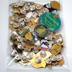 フランス ピンズ 雑貨 ヴィンテージ ピンバッジまとめて50個セット まとめ売り 大量 フレンチ ビンテージ 広告 イルカ帆船スペースシャトル化粧品アメフト野球んど