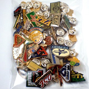 フランス ピンズ 雑貨 ヴィンテージ ピンバッジまとめて50個セット まとめ売り 大量 フレンチ ビンテージ 広告 スター三角シティ矢印など