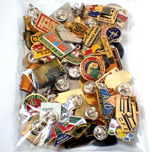 フランス ピンズ 雑貨 ヴィンテージ ピンバッジまとめて50個セット まとめ売り 大量 フレンチ ビンテージ 広告 パリマッチ雑誌レーサー野球バッターなど