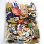 フランス ピンズ 雑貨 ヴィンテージ ピンバッジまとめて50個セット まとめ売り 大量 フレンチ ビンテージ 広告 2000数字カフェテリア欧州旗の星など