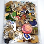 フランス ピンズ 雑貨 ヴィンテージ ピンバッジまとめて50個セット まとめ売り 大量 フレンチ ビンテージ 広告 2000数字カフェテリア欧州旗の星など