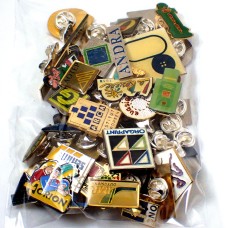 フランス ピンズ 雑貨 ヴィンテージ ピンバッジまとめて50個セット まとめ売り 大量 フレンチ ビンテージ 広告 カバンの名札カラフル三角など