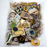 フランス ピンズ 雑貨 ヴィンテージ ピンバッジまとめて50個セット まとめ売り 大量 フレンチ ビンテージ 広告 カバンの名札カラフル三角など