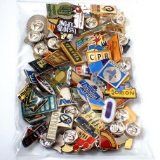 フランス ピンズ 雑貨 ヴィンテージ ピンバッジまとめて50個セット まとめ売り 大量 フレンチ ビンテージ 広告 ブルー青い矢印ロシニョールクラブなど