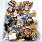 フランス ピンズ 雑貨 ヴィンテージ ピンバッジまとめて50個セット まとめ売り 大量 フレンチ ビンテージ 広告 ランナー真っ赤なハート鳥ダンス民族舞踊など