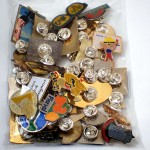 フランス ピンズ 雑貨 ヴィンテージ ピンバッジまとめて50個セット まとめ売り 大量 フレンチ ビンテージ 広告 コダック女の子ヤシの木シェフ欧州旗など