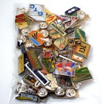 フランス ピンズ 雑貨 ヴィンテージ ピンバッジまとめて50個セット まとめ売り 大量 フレンチ ビンテージ 広告 シルクハットの雪だるま楽器バイヨンヌ鳥など