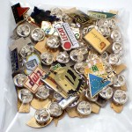 フランス ピンズ 雑貨 ヴィンテージ ピンバッジまとめて50個セット まとめ売り 大量 フレンチ ビンテージ 広告 ２４時間アルファベットＣ三角に欧州旗の星など