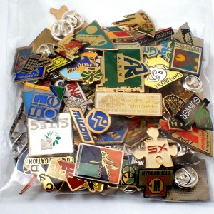 フランス ピンズ 雑貨 ヴィンテージ ピンバッジまとめて50個セット まとめ売り 大量 フレンチ ビンテージ 広告 パズルのピース小麦の穂フィリップス社の機械など