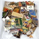 フランス ピンズ 雑貨 ヴィンテージ ピンバッジまとめて50個セット まとめ売り 大量 フレンチ ビンテージ 広告 パズルのピース小麦の穂フィリップス社の機械など