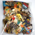 フランス ピンズ 雑貨 ヴィンテージ ピンバッジまとめて50個セット まとめ売り 大量 フレンチ ビンテージ 広告 パリマッチ雑誌ヘルメットF1レースカー車チーズなど