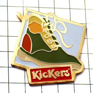 ピンバッジ・キッカーズ革靴ショートブーツ片方 KICKERS