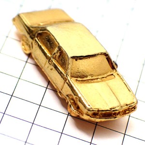 ピンバッジ・金色の車ゴールド立体型