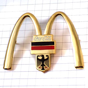 ピンバッジ・マクドナルドＭドイツ国旗イーグル紋章コカコーラ金色